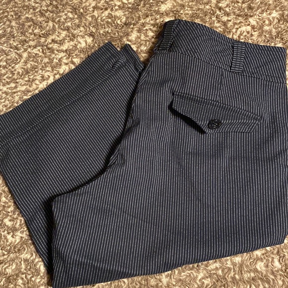 Women’s pinstripes Capri pants - Picture 2 of 3